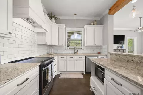 Kitchen - 27969 Great Eagle Ave, Walker, LA 70785 photo 3 of 4