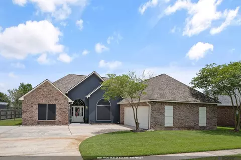 32846 Briar Oak Dr, Walker, LA 70785