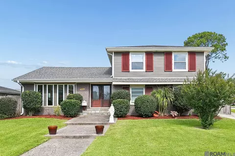 2820 Ingrid Ln, Metairie, LA 70003
