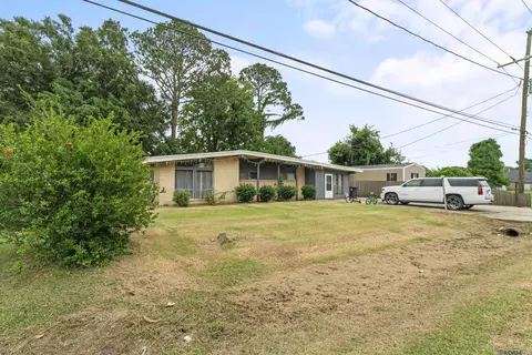 405 Vatican Dr, Donaldsonville, LA 70346