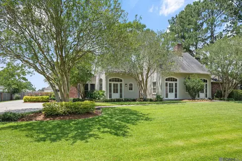 8226 Oakbrook Dr, Baton Rouge, LA 70810