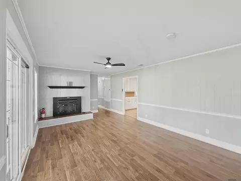 Living - 12725 Arnold Rd, Walker, LA 70785 photo 4 of 5