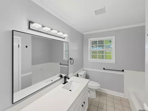 Bath - 12725 Arnold Rd, Walker, LA 70785 photo 1 of 2