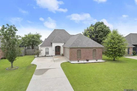 9050 Willow Point Dr, Denham Springs, LA 70726