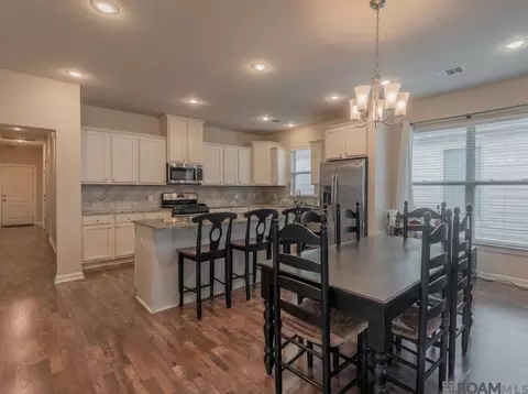 7844 W Pelican Lakes Ave, Baton Rouge, LA 70820