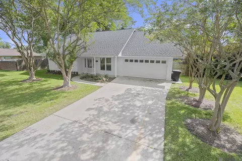 12269 N Lakeview Dr, Baton Rouge, LA 70810