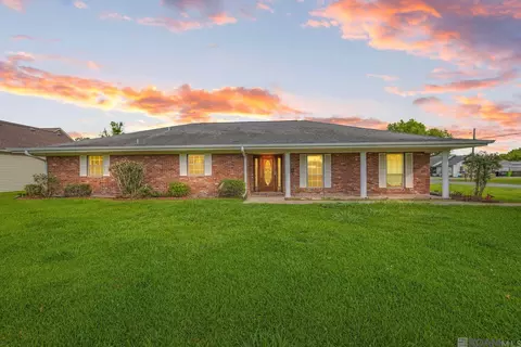 1413 St Charles St, Breaux Bridge, LA 70517