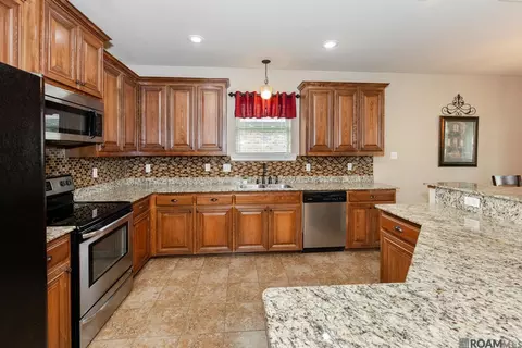 14371 Stonegate Manor Dr, Gonzales, LA 70737