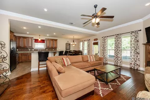 14371 Stonegate Manor Dr, Gonzales, LA 70737