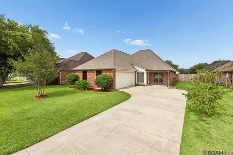 12215 Spring Valley Dr, Geismar, LA 70734
