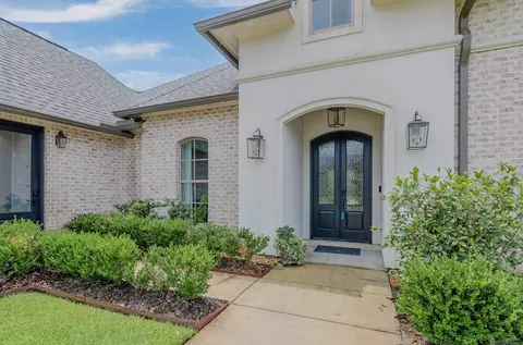 36501 Royal Oak Dr, Prairieville, LA 70769