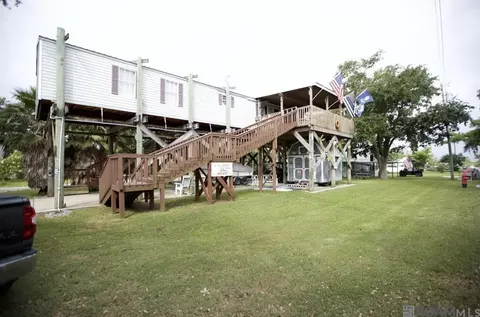 225 Chighizola Ln, Grand Isle, LA 70358