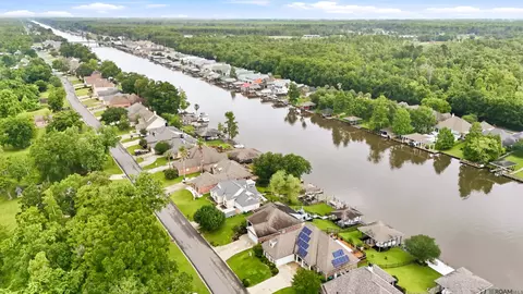 12132 River Highlands, Saint Amant, LA 70774