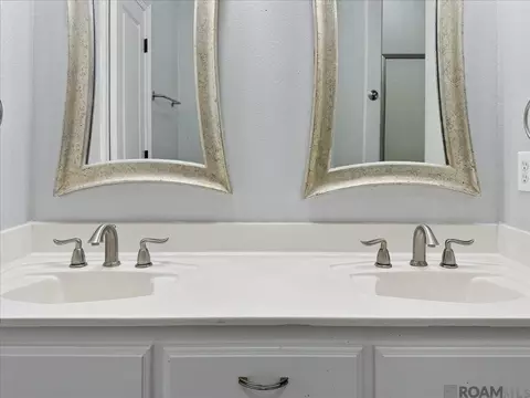 Bath - 20334 De Chene Dr, Walker, LA 70785 photo 4 of 5