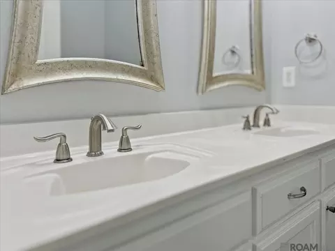 Bath - 20334 De Chene Dr, Walker, LA 70785 photo 2 of 5