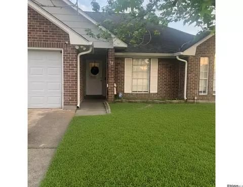 12 Rush Dr, Laplace, LA 70068