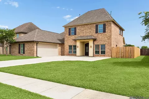 8661 Sandpiper St, Denham Springs, LA 70706