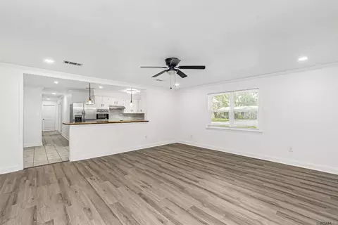 Living - 7259 Colfax Dr, Baker, LA 70714 photo 2 of 4
