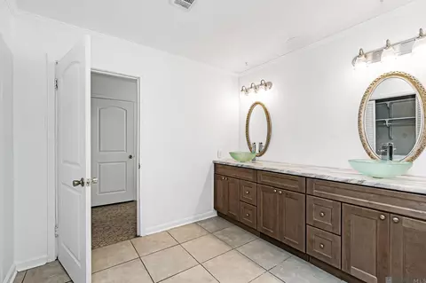 Bath - 7259 Colfax Dr, Baker, LA 70714 photo 1 of 3