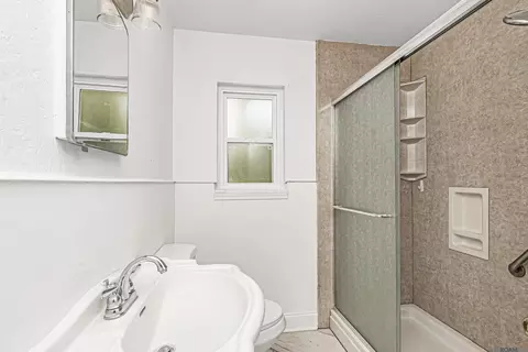 Bath - 7259 Colfax Dr, Baker, LA 70714 photo 3 of 3