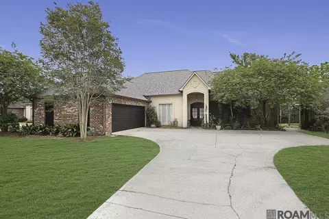 39053 Corinne Cir, Prairieville, LA 70769