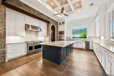 1601 Sugar Cane Ln, Baton Rouge, LA 70810