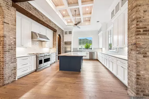 1601 Sugar Cane Ln, Baton Rouge, LA 70810