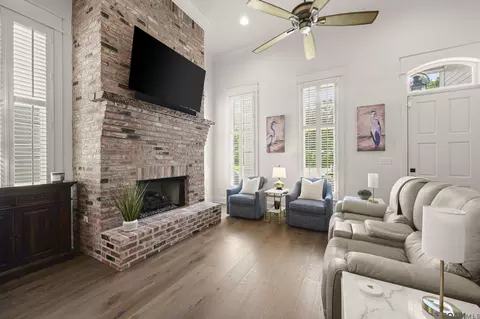 2843 Pointe-marie Dr, Baton Rouge, LA 70820
