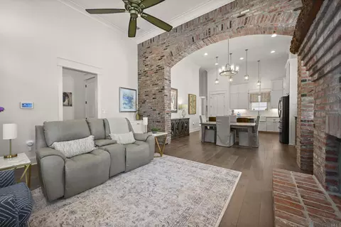 2843 Pointe-marie Dr, Baton Rouge, LA 70820