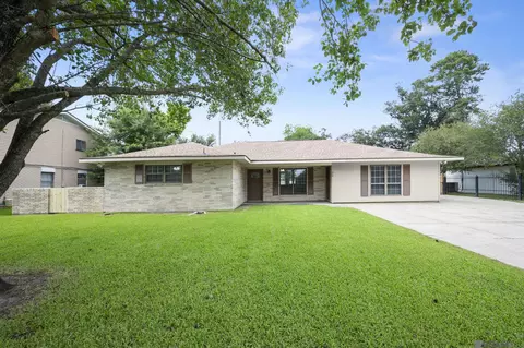 1120 E Sybil St, Gonzales, LA 70737