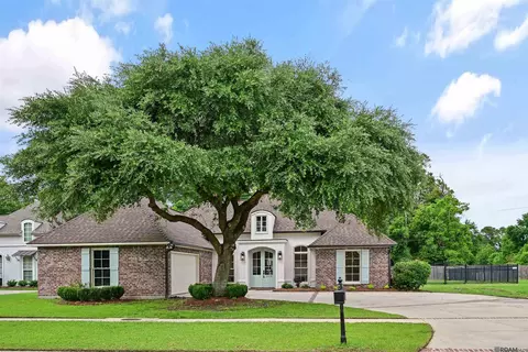 18098 Lake Harbor Ln, Prairieville, LA 70769