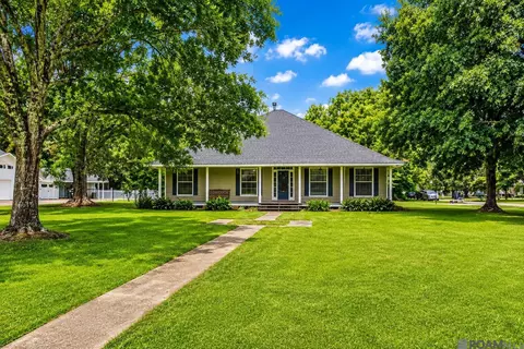 8232 Hermitage Dr, Denham Springs, LA 70726