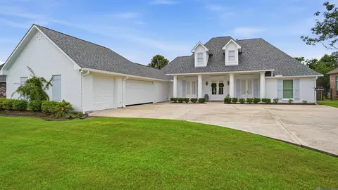 17628 Lake Vista Dr, Greenwell Springs, LA 70739