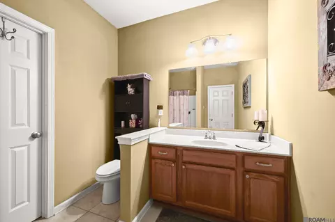 Bath - 13567 Arnold Rd, Walker, LA 70785 photo 1 of 2