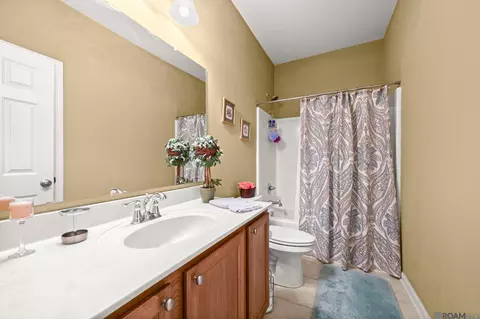Bath - 13567 Arnold Rd, Walker, LA 70785 photo 2 of 2