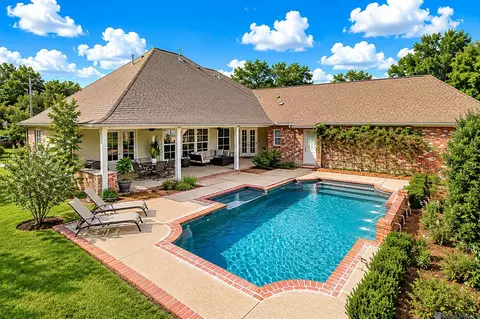 6088 S Pollard Pkwy, Baton Rouge, LA 70808