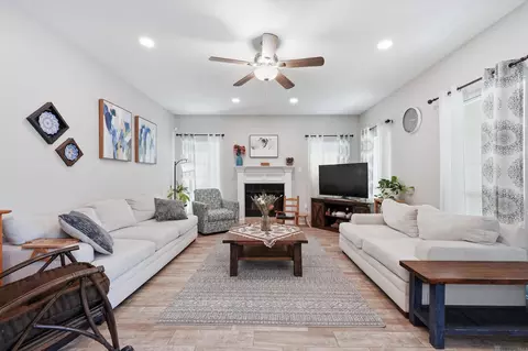755 Meadow Bend Dr, Baton Rouge, LA 70820
