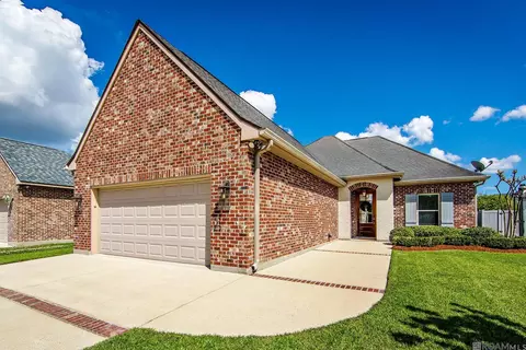 204 Abby Lake Dr, Thibodaux, LA 70301