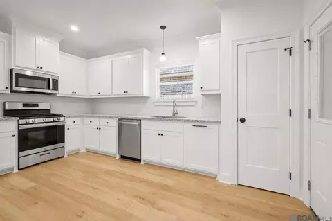 Kitchen - 3220 Jackson St, Baker, LA 70714 photo 2 of 2
