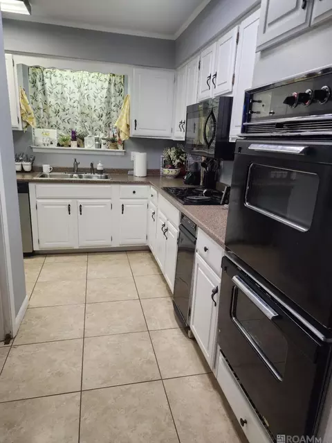2512 Shadowbrook Dr, Baton Rouge, LA 70816