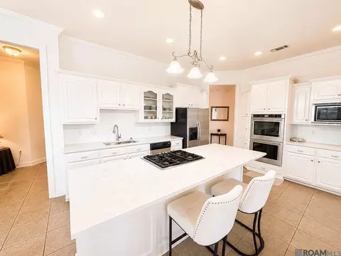 11001 Shoreline Dr, Baton Rouge, LA 70809