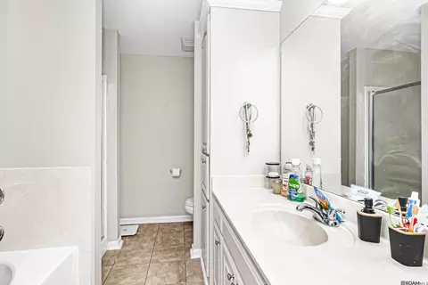 Bath - 33755 Perkins Crossing Rd, Walker, LA 70785 photo 2 of 3