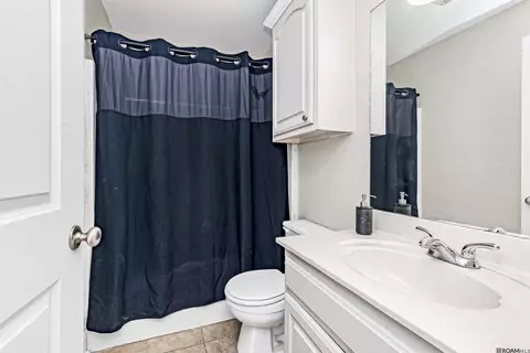 Bath - 33755 Perkins Crossing Rd, Walker, LA 70785 photo 1 of 3