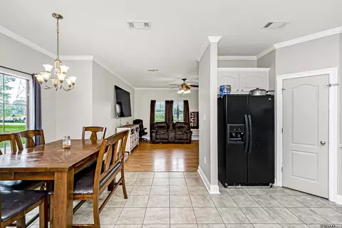 Dining - 33755 Perkins Crossing Rd, Walker, LA 70785 photo 1 of 1