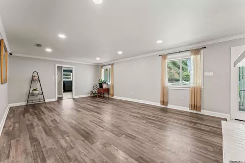 1088 Sinclair Dr, Baton Rouge, LA 70815