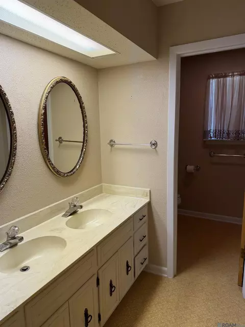 Bath - 106 Flowerwood Ct, Luling, LA 70070 photo 5 of 6
