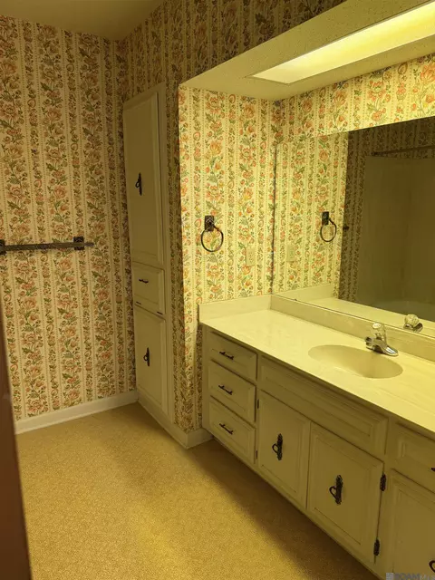 Bath - 106 Flowerwood Ct, Luling, LA 70070 photo 1 of 6