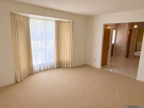 Living - 106 Flowerwood Ct, Luling, LA 70070 photo 3 of 3