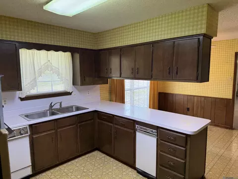 Kitchen - 106 Flowerwood Ct, Luling, LA 70070 photo 1 of 6