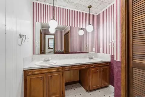 Bath - 32581 Duff Rd, Walker, LA 70785 photo 2 of 4